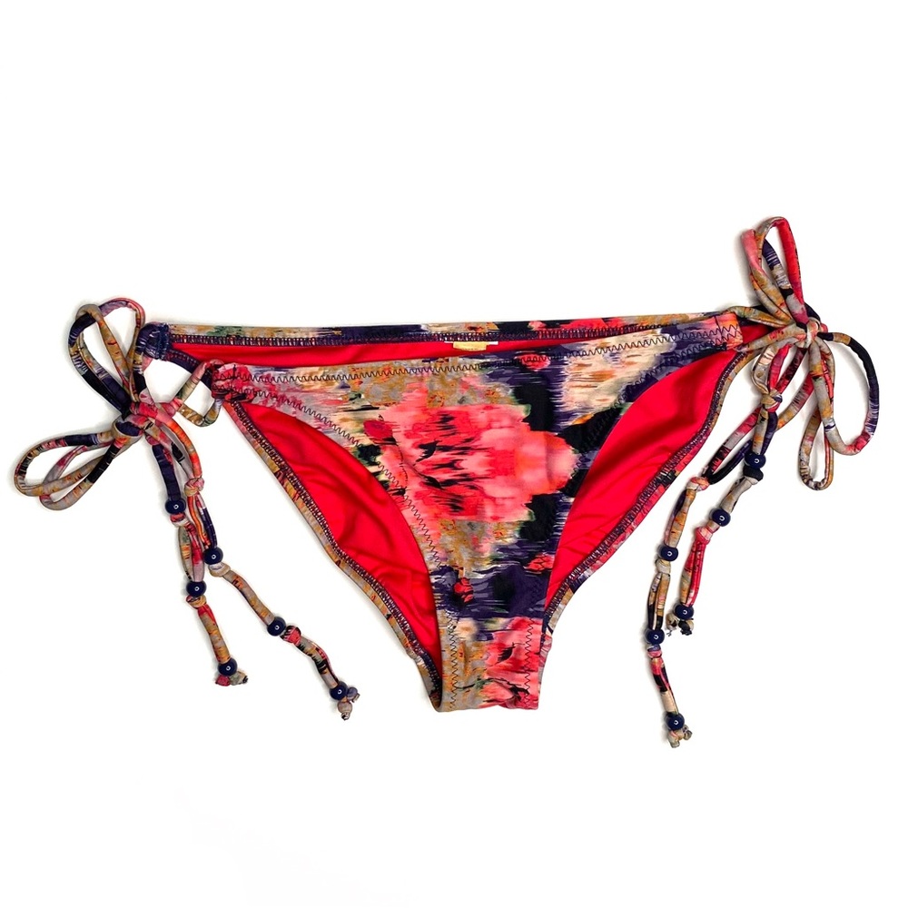 bond-eye blurred flowers Bikini Bottom